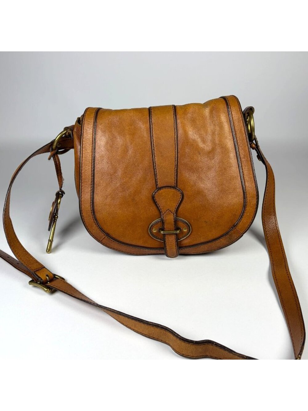 Vintage Fossil Brown Leather Crossbody Saddle Bag Brass Key Charm Distressed